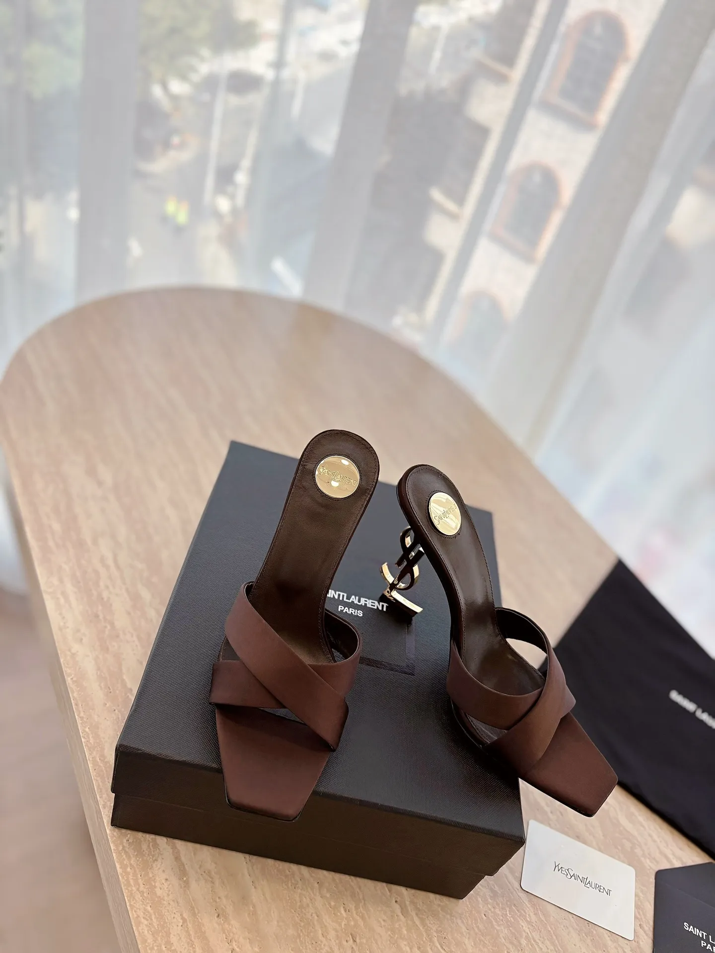 👟👟Ex-factory price 560👟👟 "SAINT LAURENT*" Yves Saint Laurent 25ss/hot YSL high heels and slippers in summer New shoe type·Only YSL understands women's hearts best and does not accept refutation Super invincible feminine artifact, a must-have for women (✅Z products are customized from the whole body, perfect consistency) New last type. Compare the differences between pictures and goods on the market ✔Upper: Customized imported silk ✔Inner lining: imported sheepskin ✔Sole: imported genuine leather outsole ✔Heel height: 10.5cm ✔Number of yards: 35-39 (No refund for 40 pieces of custom-made stock) (Full package)